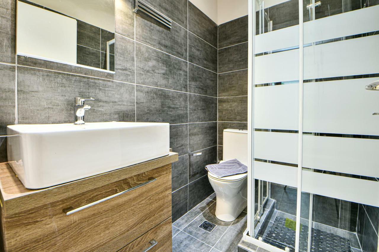 Flowers Of Athens, Boutique Aparthotel With 6-Apartments In Central أثينا المظهر الخارجي الصورة