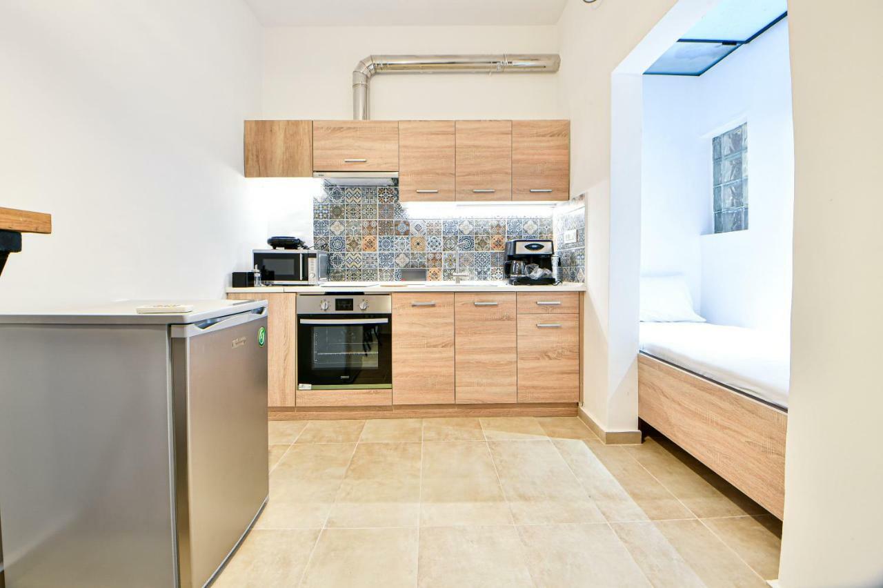 Flowers Of Athens, Boutique Aparthotel With 6-Apartments In Central أثينا المظهر الخارجي الصورة