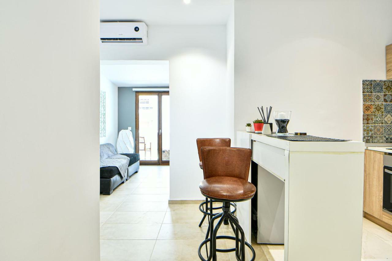Flowers Of Athens, Boutique Aparthotel With 6-Apartments In Central أثينا المظهر الخارجي الصورة